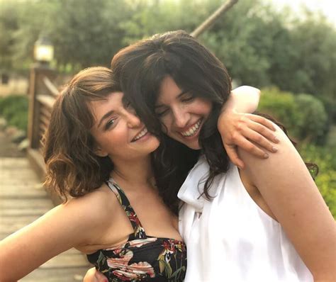 milana vayntrub husband.